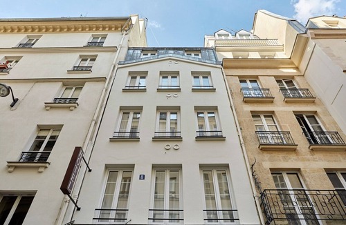 Paris City Center Apartment | Beautiful Studio with AC - Louvre Palais Royal