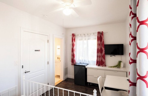 East Flushing Apartment | Beautiful Studio with Free Laundry and Rooftop Terrace Access