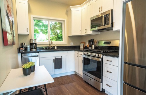 Fremont Apartment | Beautiful studio with private deck & parking