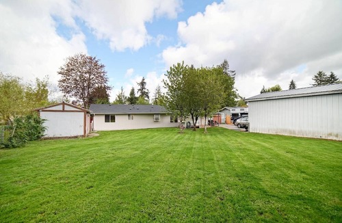 Puyallup House | Beautiful Stylish Home With Hot Tub