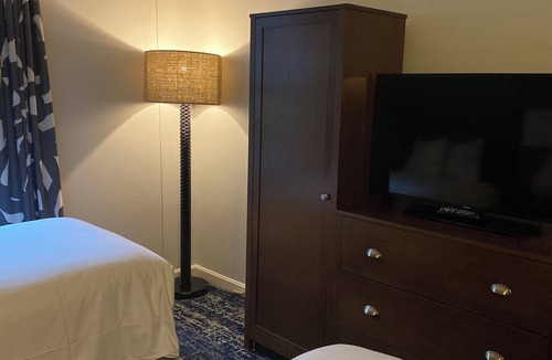 The Point Resort | Beautiful suite & great location. Folk fest weekend !