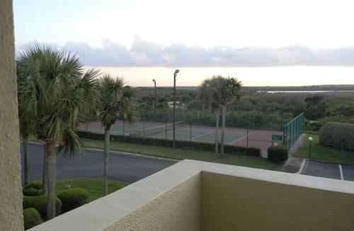 Crescent Beach Condo | Beautiful Summerhouse Condo Ocean & Intracoastal Views 3 Min Walk to the Beach!