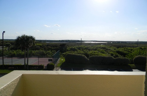 Crescent Beach Condo | Beautiful Summerhouse Condo Ocean & Intracoastal Views 3 Min Walk to the Beach!