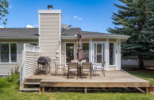 Southwest Calgary House | Beautiful sunny 3 bds 3 bath backyard and BBQ