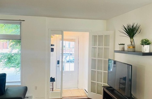 Mercier-Hochelaga-Maisonneuve Condo | Beautiful Sunny Haven