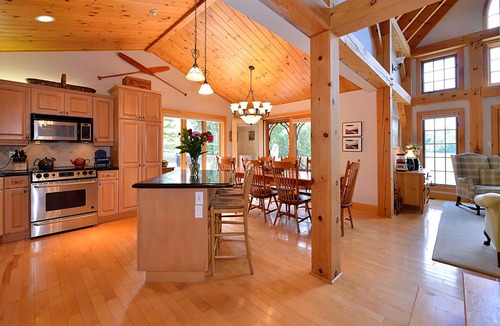 Muskoka Lakes House | Beautiful Sunset-Facing 6-Bedroom Cottage & Boathouse on Central Lake Rosseau