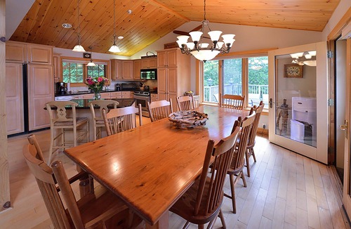 Muskoka Lakes House | Beautiful Sunset-Facing 6-Bedroom Cottage & Boathouse on Central Lake Rosseau