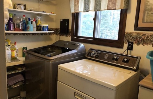 Christmas Cottage | Beautiful sunsets/lake views - Near Pictured Rocks