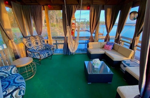Brunswick House | Beautiful Sunsets, Private Dock, Near Beaches