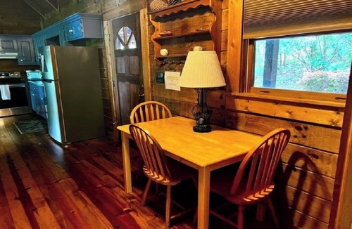 Pine Mountain Valley Cabin | Beautiful sunsets, decks, firepit!