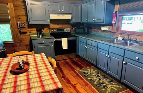 Pine Mountain Valley Cabin | Beautiful sunsets, decks, firepit!