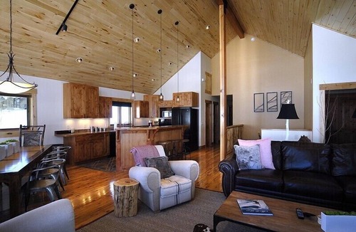 Mount Crested Butte House | Beautiful Sweeping Views! (STR301174)