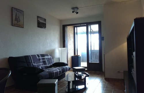 Le Chateau Apartment | Beautiful T2 10mm walk from the beach
