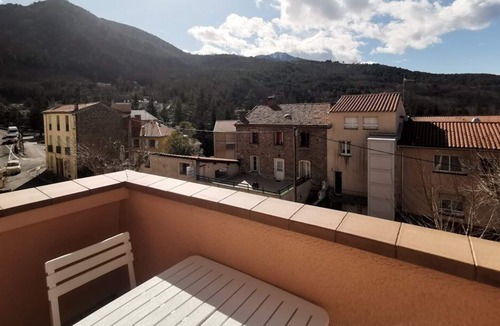 Vernet-les-Bains Apartment | BEAUTIFUL T2 WITH WIFI REFURBISHED 700 M FROM THE THERMES - CLASSIFICATION 3 STARS