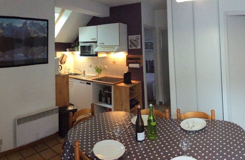 Cauterets Apartment | Beautiful T3 in chalet for 6 people, 2 bedrooms, all comfort, private parking.