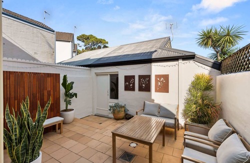 Cooks Hill House | Beautiful Terrace Home with Courtyard