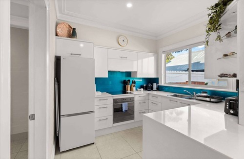 Cooks Hill Apartment | Beautiful Terrace Home with Courtyard