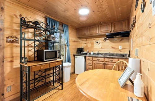 Markham Cabin | ★Beautiful Texas ranch retreat with lake.cabin#2 ★