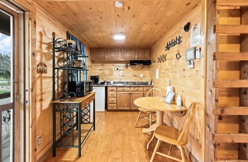 Markham Cabin | ★Beautiful Texas ranch retreat with lake.cabin#2 ★