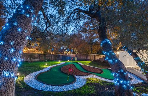 Vista Del Norte House | Beautiful Texas Ranch house, Game Room & Minigolf