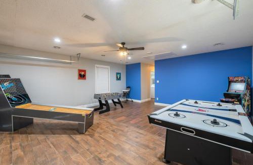 Vista Del Norte House | Beautiful Texas Ranch house, Game Room & Minigolf