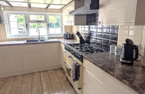 Chichester House | Beautiful Thatched Cottage with Outdoor Pool, Secure Garden, Dog & Family Friendly! Chichester Holiday Properties