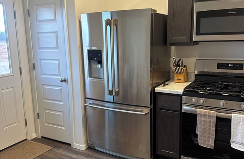 Bixby House | Beautiful three bedroom two bathroom in Bixby sleeps 10