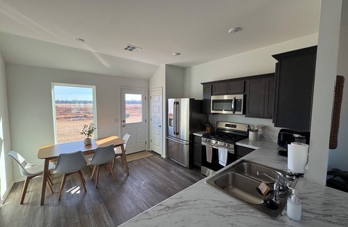 Bixby House | Beautiful three bedroom two bathroom in Bixby sleeps 10