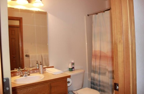 Everett Villa | Beautiful Three-Bedroom Two Bath ground level Home