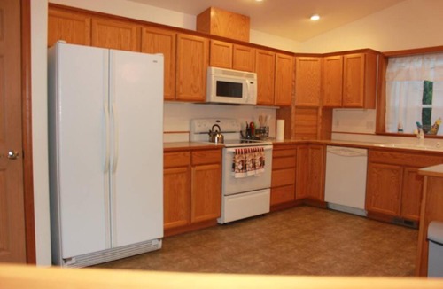 Everett Villa | Beautiful Three-Bedroom Two Bath ground level Home