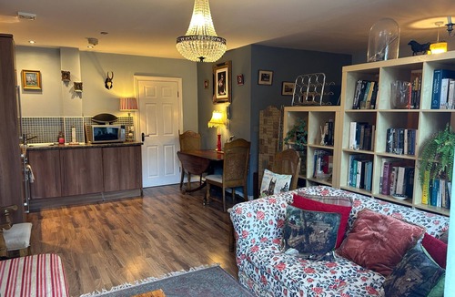 Macclesfield Apartment | Beautiful Town Centre Apartment With River Terrace