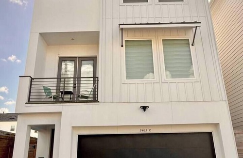 OST - South Union House | Beautiful Townhome near Downtown HTX & Med Center