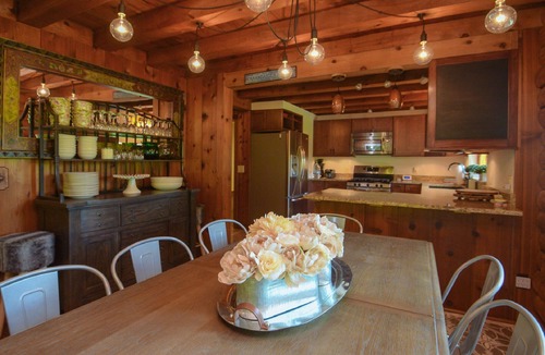 Canandaigua Cabin | Beautiful Traditional Log Cabin