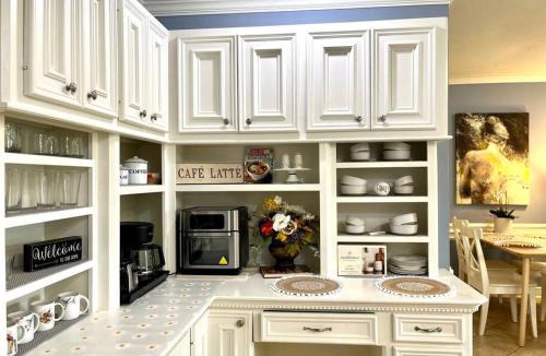 Katy House | Beautiful traditional home*Modern updates*Guest suite B
