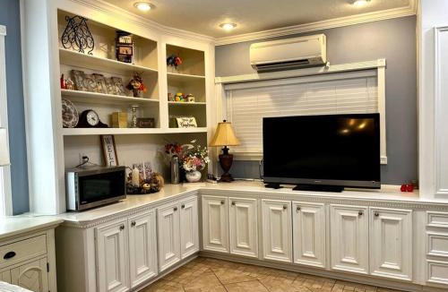 Katy House | Beautiful traditional home*Modern updates*Guest suite B