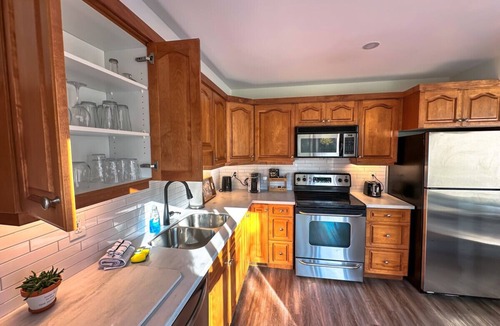 Collingwood House | Beautiful tranquil centrally located condo
