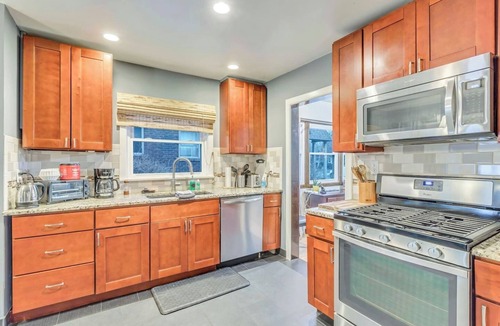 Yalecrest House | Beautiful Tudor on Yalecrest, Hot Tub, University