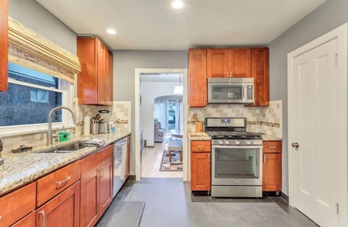 Yalecrest House | Beautiful Tudor on Yalecrest, Hot Tub, University