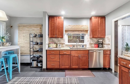 Yalecrest House | Beautiful Tudor on Yalecrest, Hot Tub, University