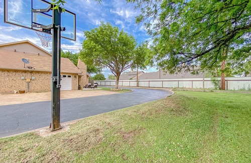 Abilene House | Beautiful two-story townhome in central Abilene by Redbud Park.