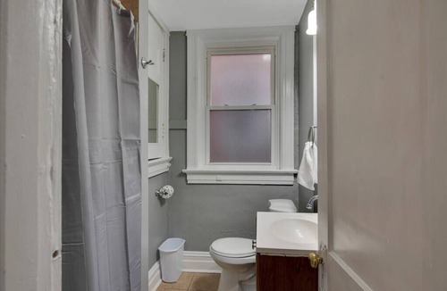 Shaw House | Beautiful Unit in Shaw Community!
