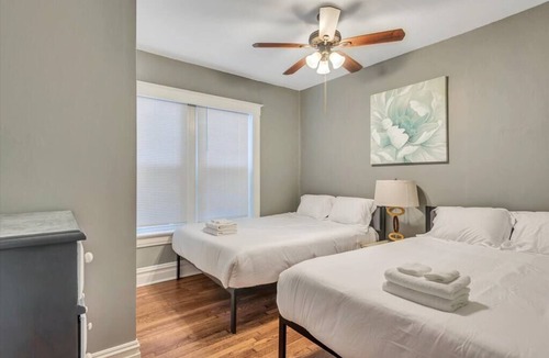 Shaw House | Beautiful Unit in Shaw Community!