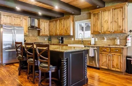 Meyers Ski Chalet | Beautiful Updated Chalet Next to Golf Course VHR-073547