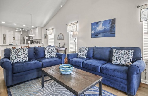 Pawleys Island Condo | Beautiful updated 2 bd condo on True Blue golf course. Minutes to everything!