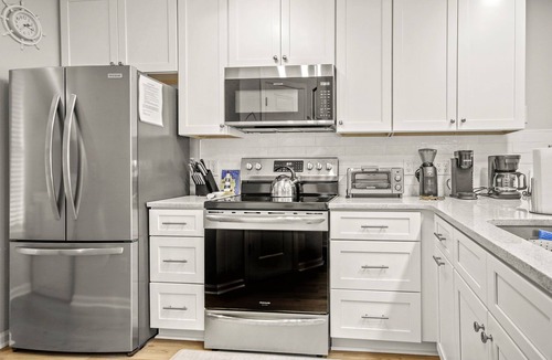 Pawleys Island Condo | Beautiful updated 2 bd condo on True Blue golf course. Minutes to everything!