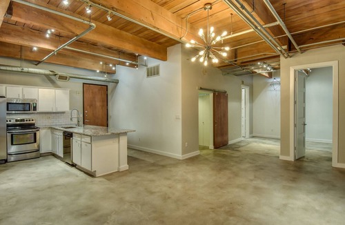 Downtown Dallas Condo | Beautiful updated condo in the heart of Dallas