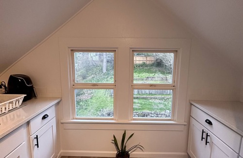 North Tabor Apartment | Beautiful Updated Studio With Skyline Views