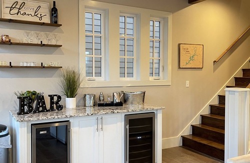 Vinita House | Beautiful Upscale Grand Lake Home in Gated Community
