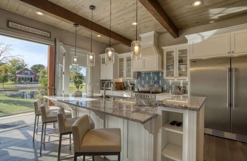 Vinita House | Beautiful Upscale Grand Lake Home in Gated Community