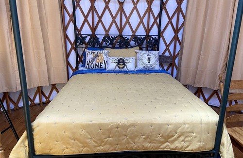 South Hartford RV Rental | Beautiful Upstate New York Luxury Camping Yurt on a Farm